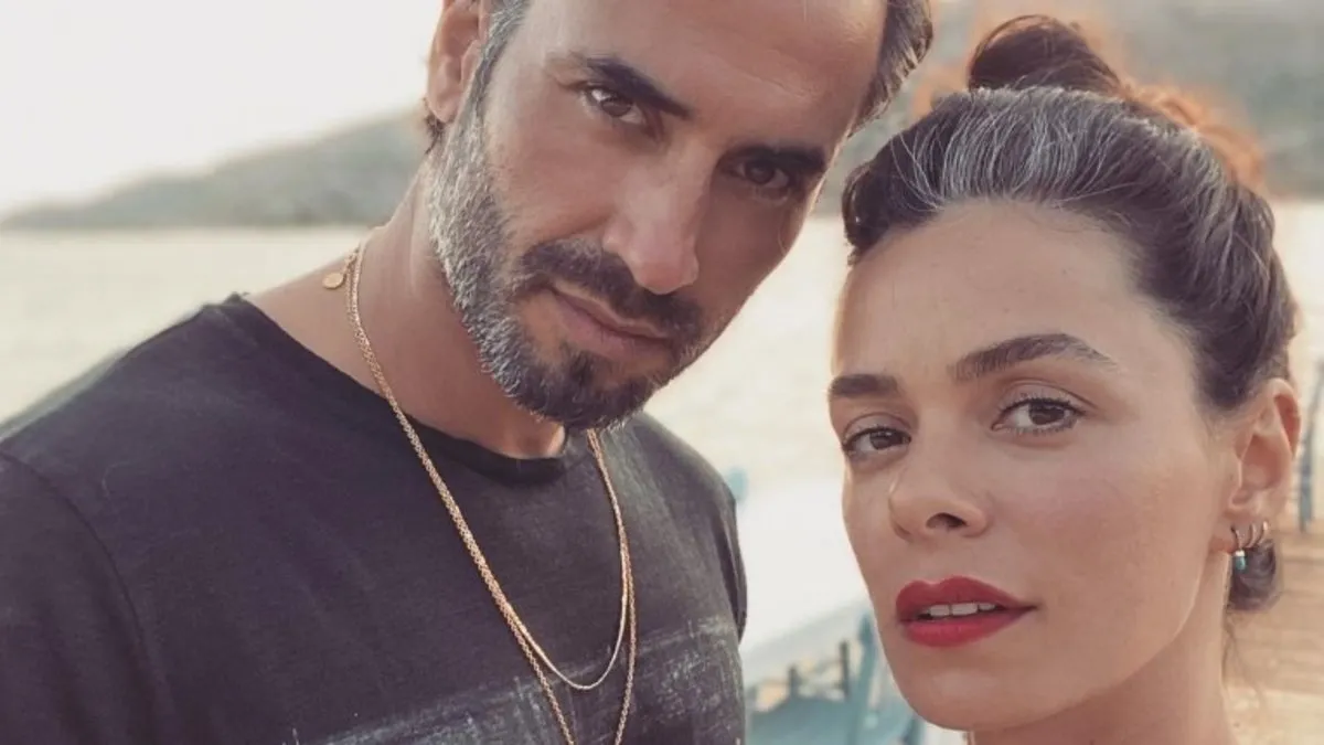 Aşkları hep taze! Özge Özpirinçci ve Burak Yamantürk çiftinden 3. evlilik yıl dönümü kutlaması!