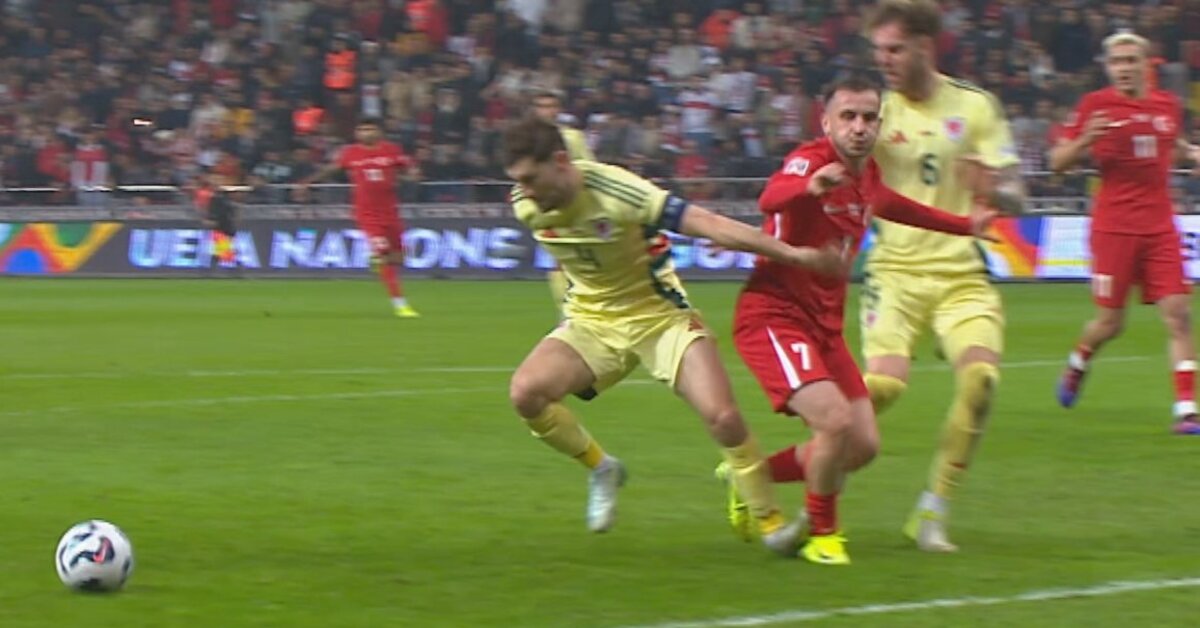 İspanyol hakemden skandal karar: Milliler penaltı bekledi, hakem devam dedi!