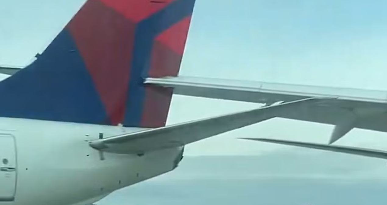 ABD’de Havalimanının ortasında uçaklar çarpıştı