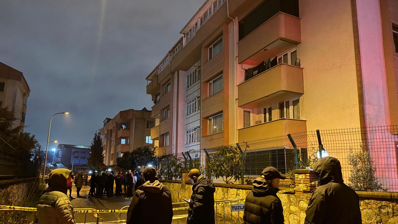 İstanbul’da duvarlarında çatlaklar oluşan 4 katlı bina boşaltıldı