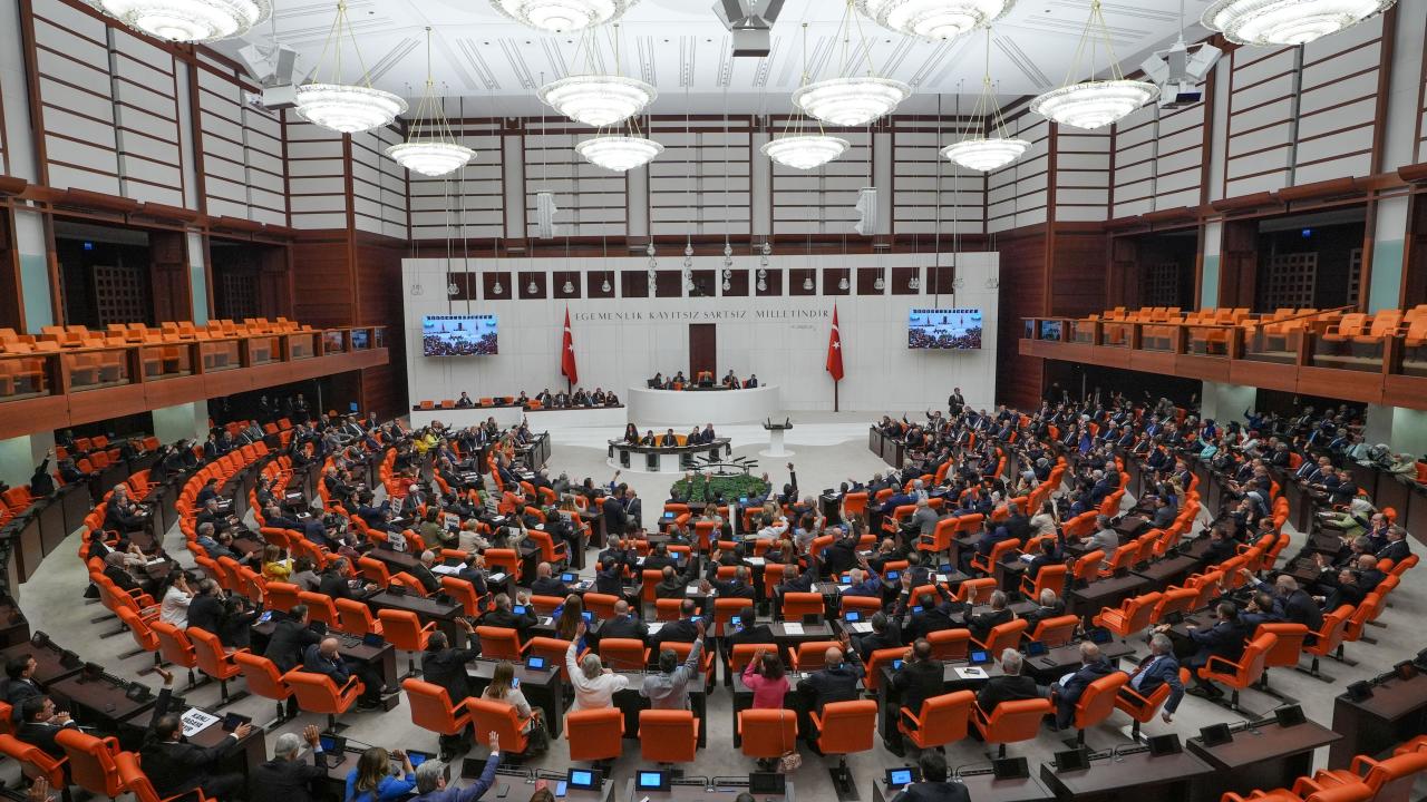 Emeklilerin bayram ikramiyesi Meclis’e geliyor