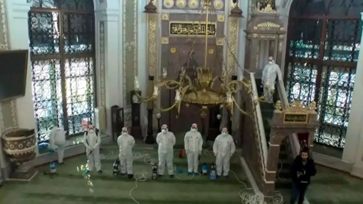 Hırka-ı Şerif Camii açılış için gül suyuyla yıkandı