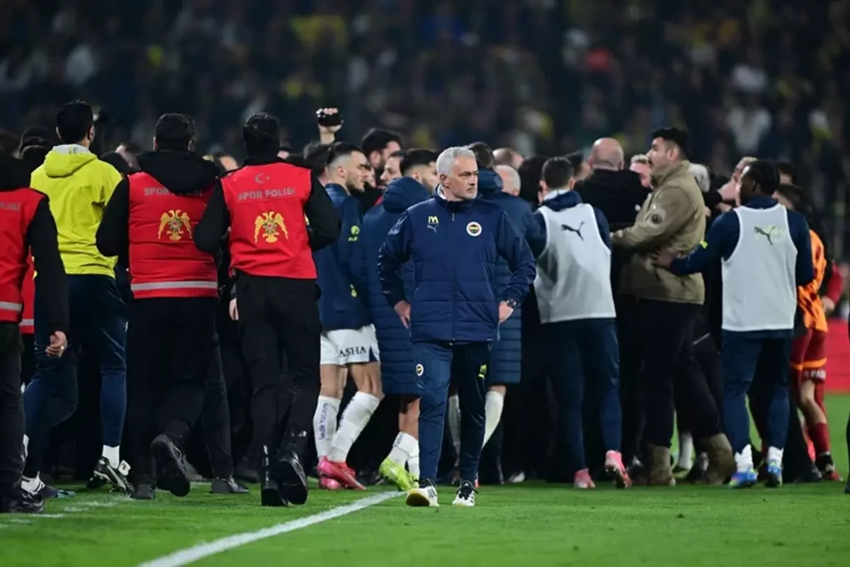 Olaylı derbide yeni gelişme! Galatasaray’ın iki futbolcusu da ceza aldı